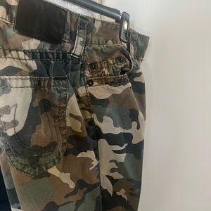 True Religion men camouflage size 32